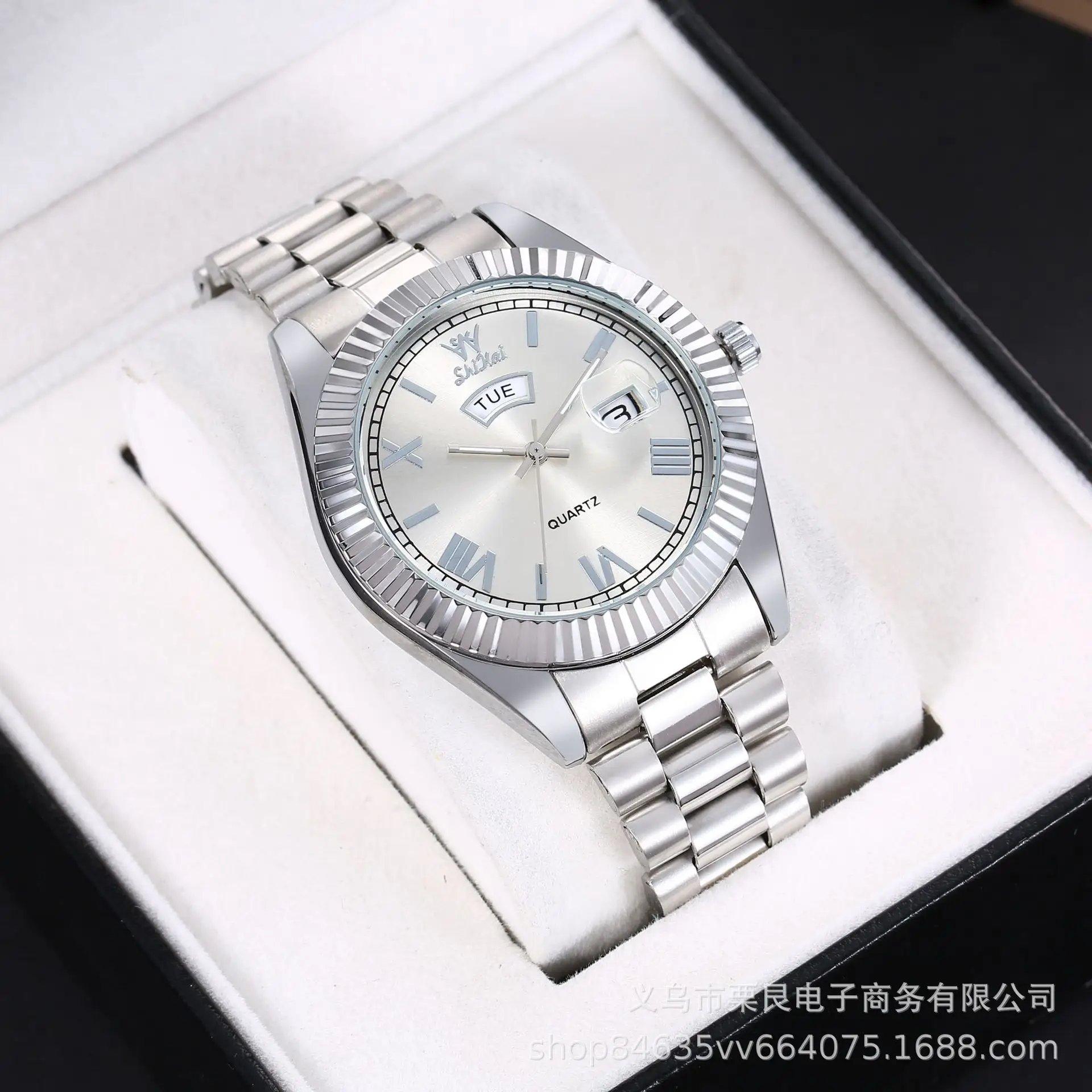 Men's Gold Water Resistant Log Style Watch - Image 6