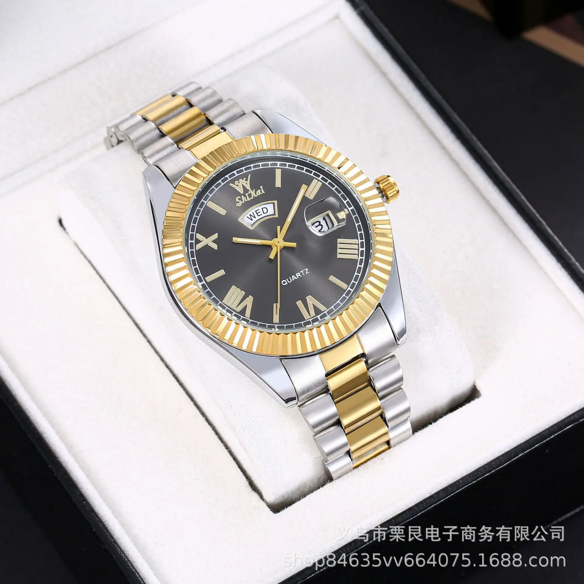 Men's Gold Water Resistant Log Style Watch - Image 8
