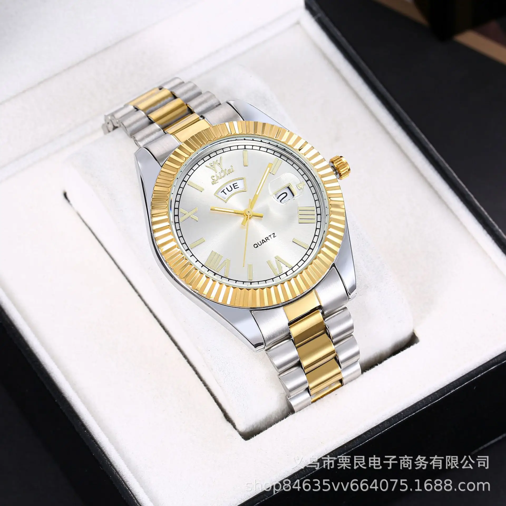 Men's Gold Water Resistant Log Style Watch - Image 9