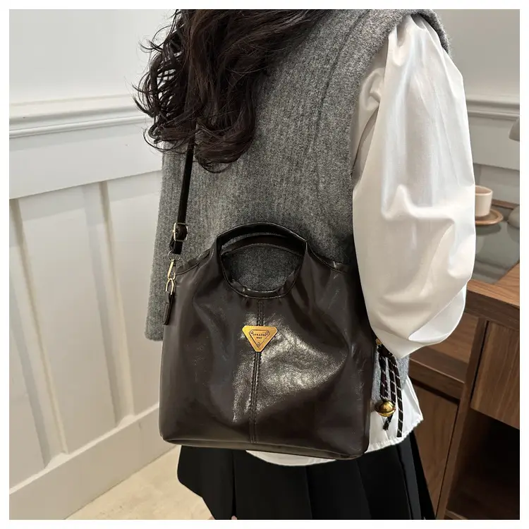 Vintage Brown Leather Tote Bag with Gold Plated Logo — feature 20