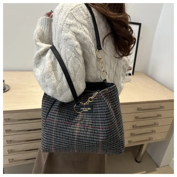 Women's Vintage Plaid Shoulder Bag 2024 Winter New — feature 17