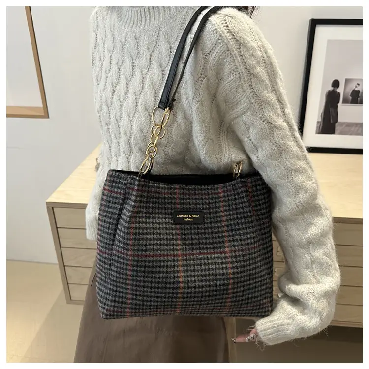 Women's Vintage Plaid Shoulder Bag 2024 Winter New — feature 18