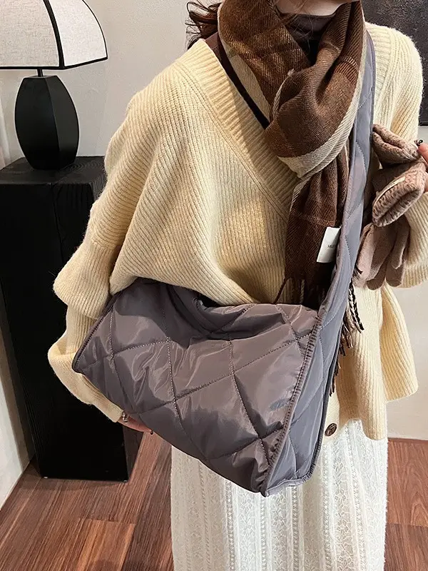 Black Quilted Shoulder Bag for Women 2024 Winter - Image 3