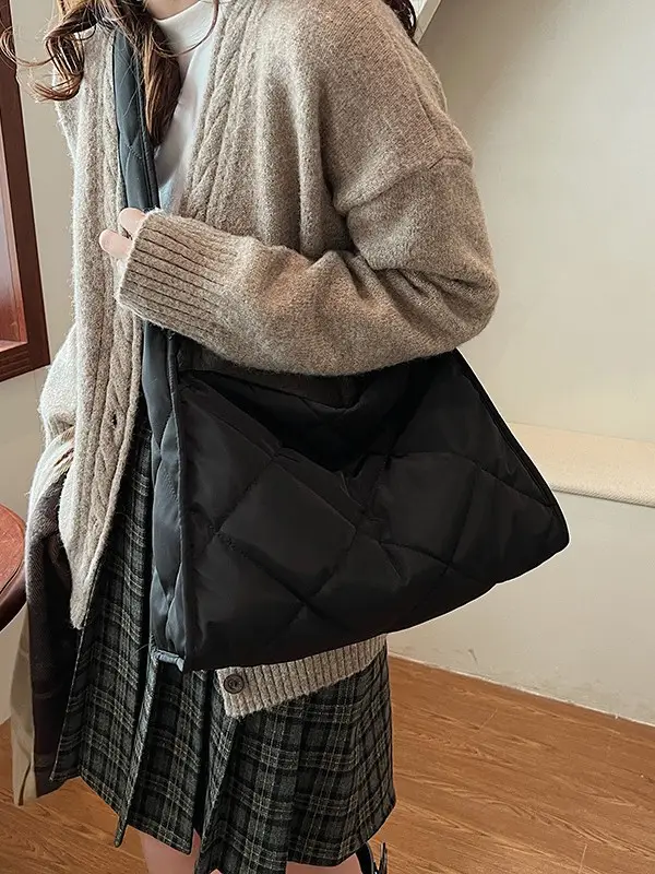 Black Quilted Shoulder Bag for Women 2024 Winter - Image 4