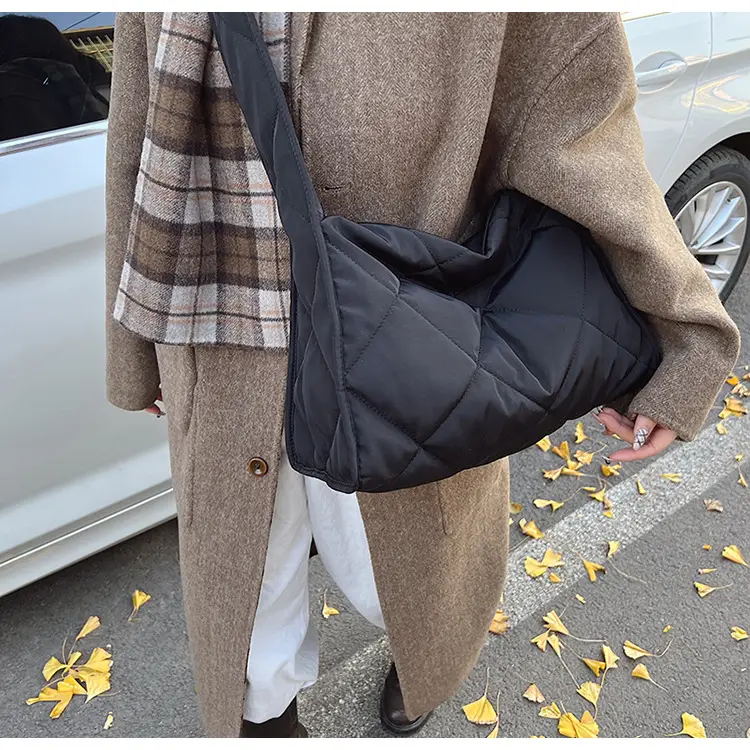 Black Quilted Shoulder Bag for Women 2024 Winter — feature 10