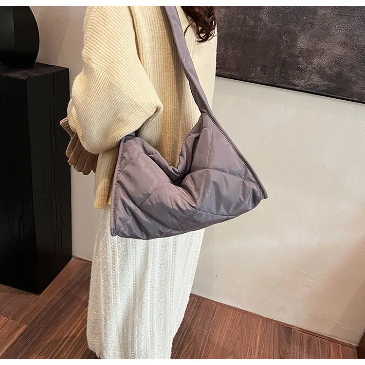 Black Quilted Shoulder Bag for Women 2024 Winter — feature 6