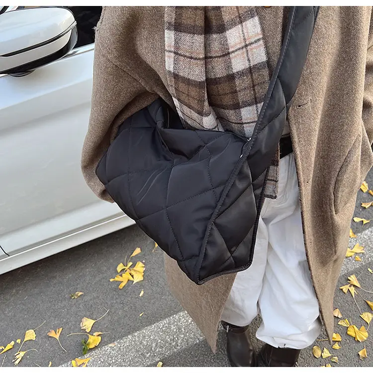 Black Quilted Shoulder Bag for Women 2024 Winter — feature 8