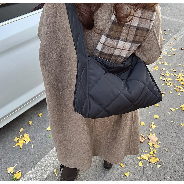 Black Quilted Shoulder Bag for Women 2024 Winter — feature 9