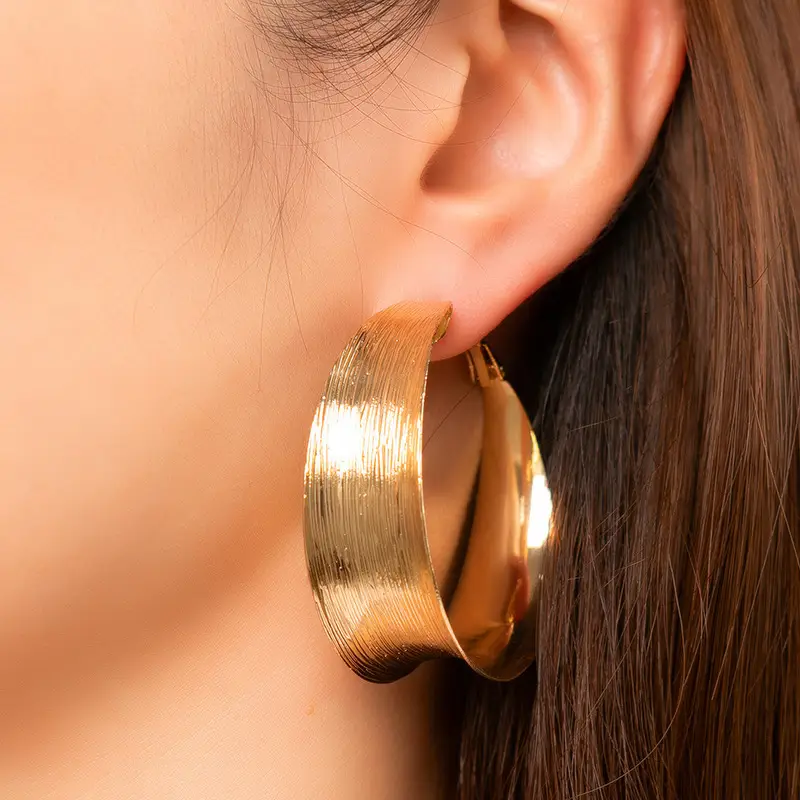 Gold Brushed Round Earrings for Women Party Gift — feature 1