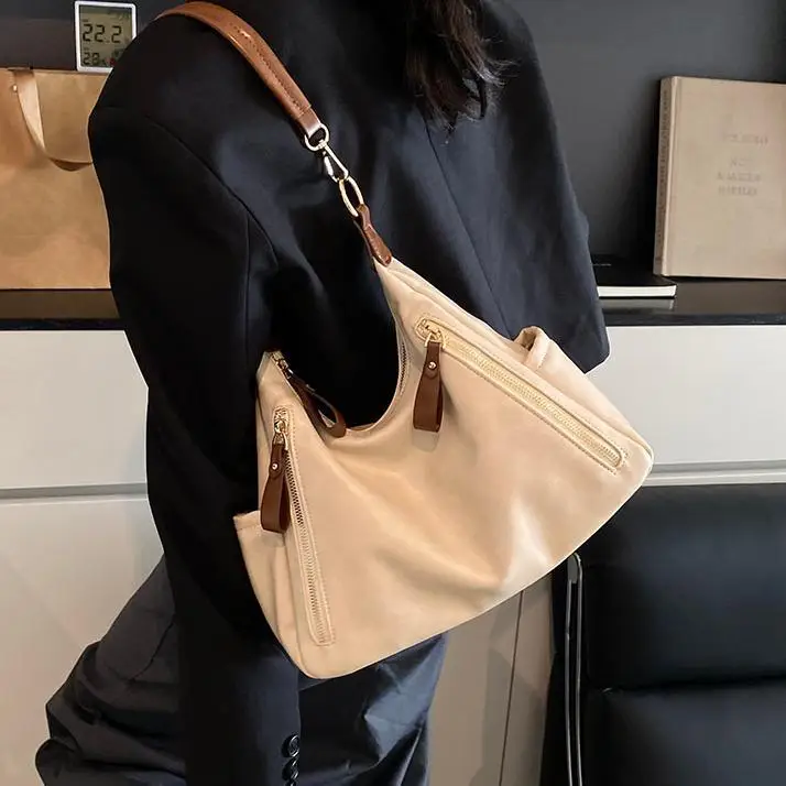 Women's Large Capacity Black Leather Tote Bag - Image 6
