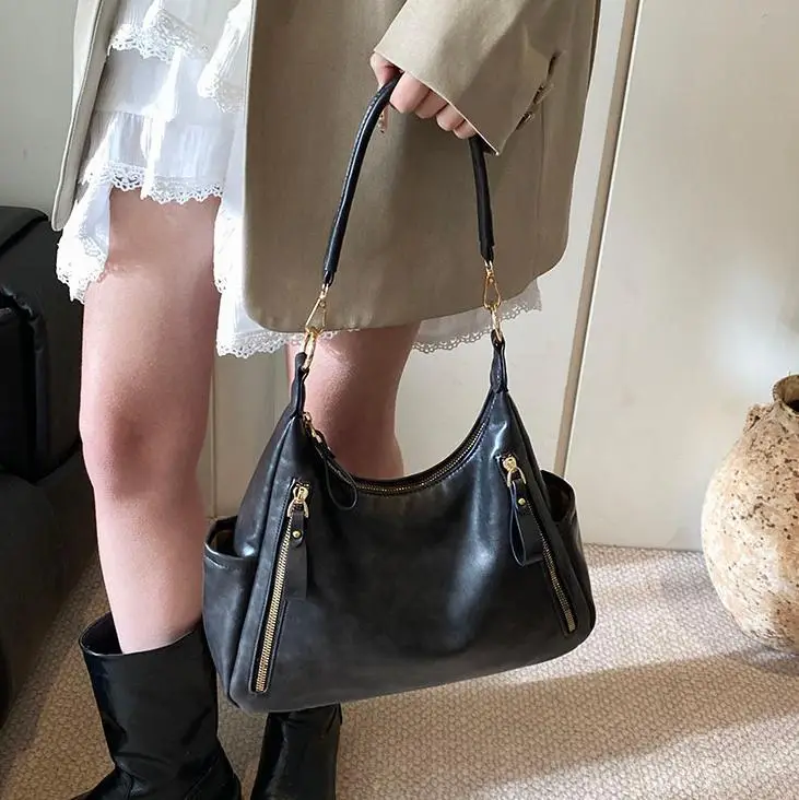 Women's Large Capacity Black Leather Tote Bag - Image 7