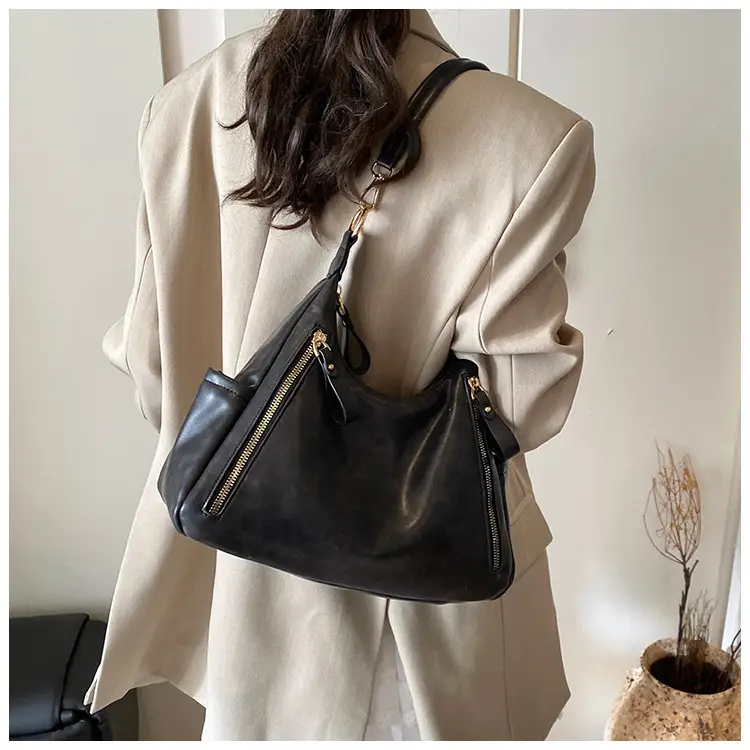 Women's Large Capacity Black Leather Tote Bag — feature 10