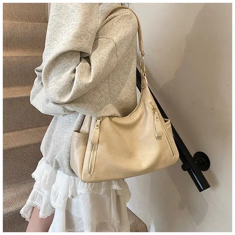 Women's Large Capacity Black Leather Tote Bag — feature 15