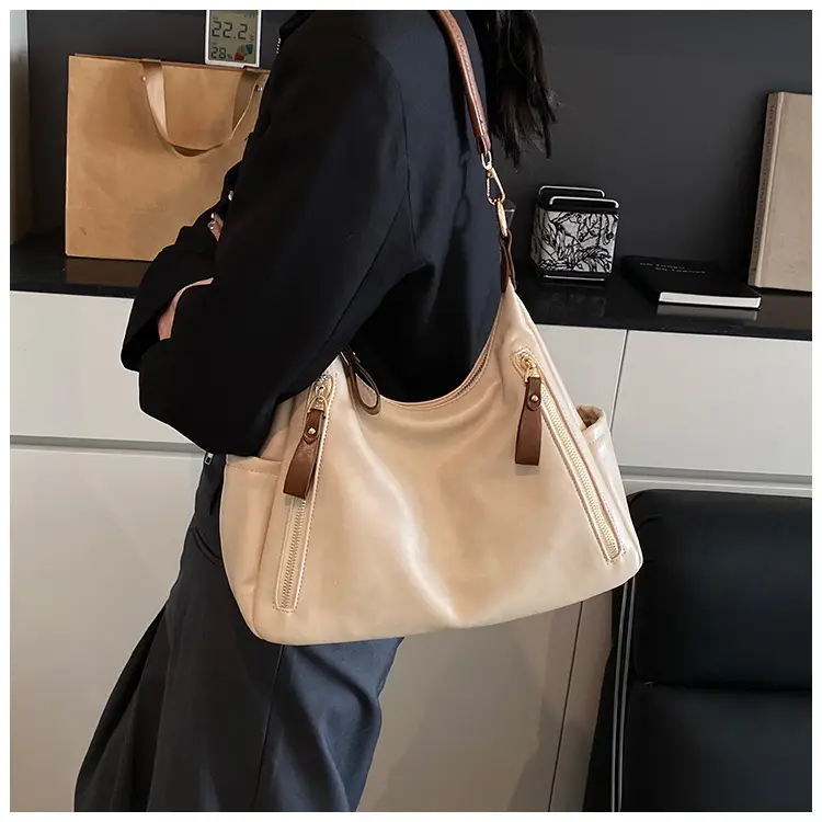 Women's Large Capacity Black Leather Tote Bag — feature 17
