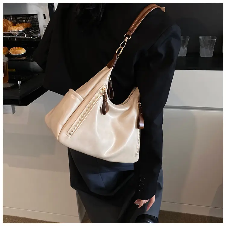 Women's Large Capacity Black Leather Tote Bag — feature 20