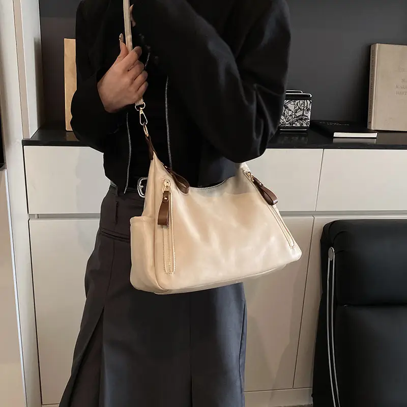 Women's Large Capacity Black Leather Tote Bag - Image 3