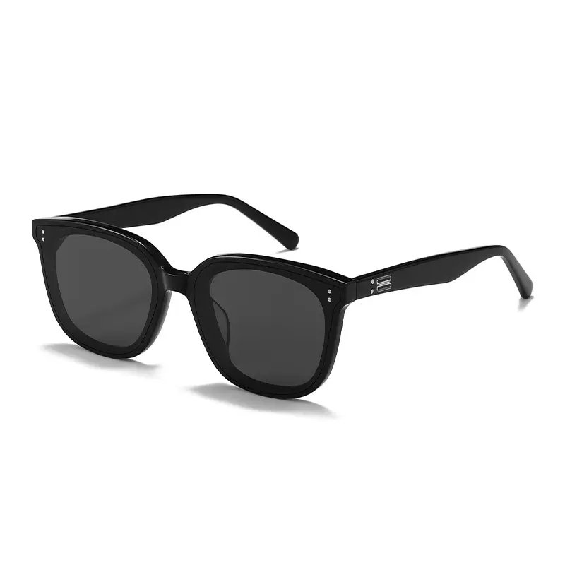 Queen White Sunglasses with UV Protection for Women - Image 12