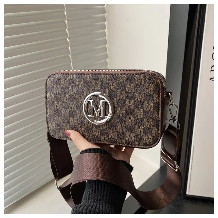 Vintage Printed Crossbody Bag with M Logo 2025 Spring New — feature 10