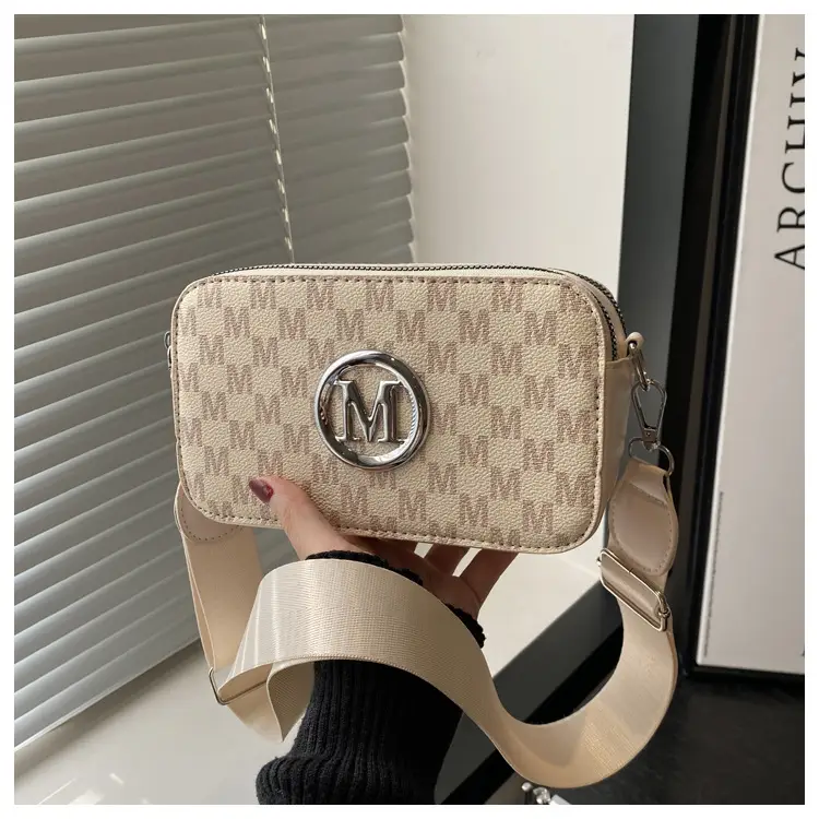 Vintage Printed Crossbody Bag with M Logo 2025 Spring New — feature 11
