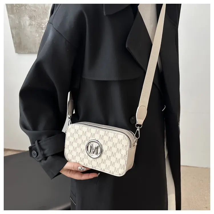 Vintage Printed Crossbody Bag with M Logo 2025 Spring New — feature 17