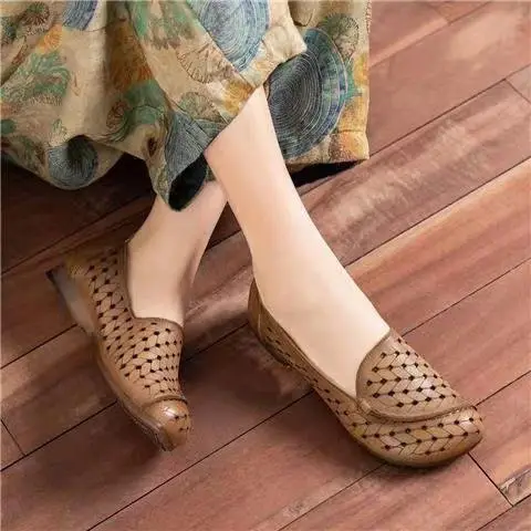 2025 Spring and Summer New Leather Sandals Women's Vintage Hollow Breathable Beef Sole Non-Slip Hole Shoes Flat Moms Shoes — feature 6