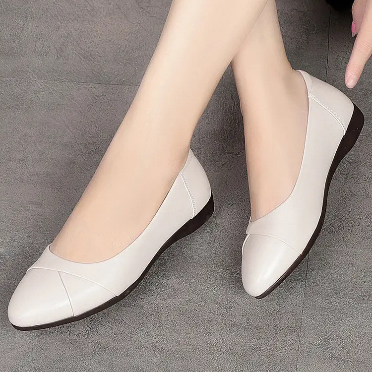 Working Mom Shoes Spring New Flat Beef Tendon Soft Sole Middle-aged and Elderly Single-layer Shoes Flat Heeled Non-slip Shallow Mouth Women's Small Leather Shoes — feature 3