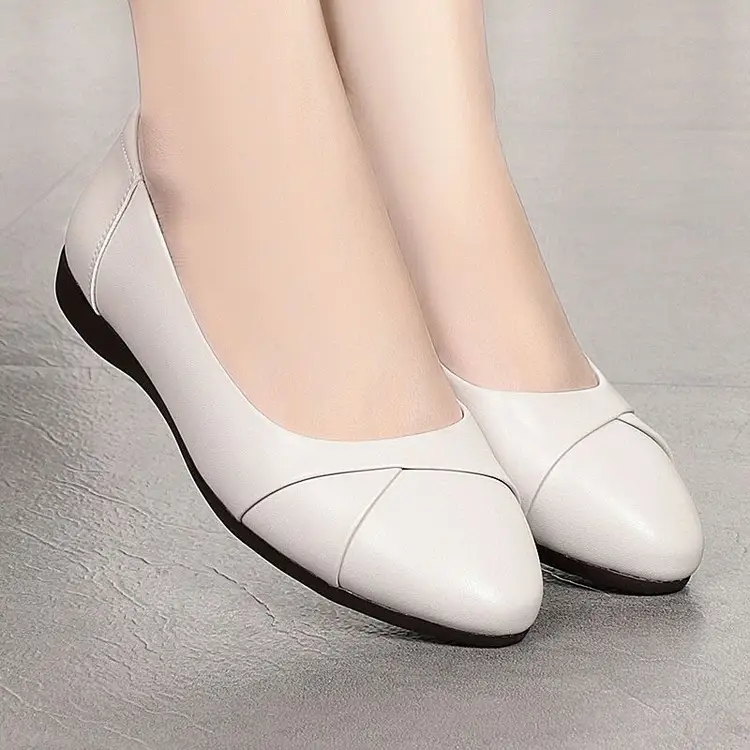 Working Mom Shoes Spring New Flat Beef Tendon Soft Sole Middle-aged and Elderly Single-layer Shoes Flat Heeled Non-slip Shallow Mouth Women's Small Leather Shoes — feature 4