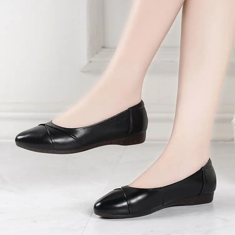 Working Mom Shoes Spring New Flat Beef Tendon Soft Sole Middle-aged and Elderly Single-layer Shoes Flat Heeled Non-slip Shallow Mouth Women's Small Leather Shoes — feature 6