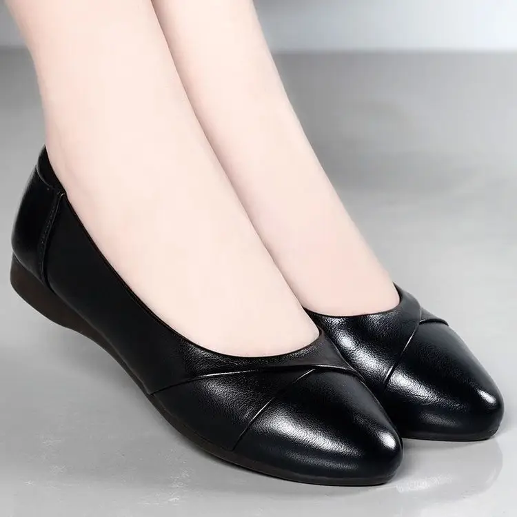 Working Mom Shoes Spring New Flat Beef Tendon Soft Sole Middle-aged and Elderly Single-layer Shoes Flat Heeled Non-slip Shallow Mouth Women's Small Leather Shoes — feature 7