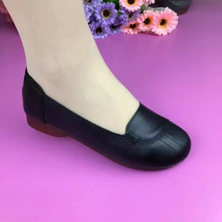 Women's Black Leather Slip-On Flat Shoes 2025 — feature 7