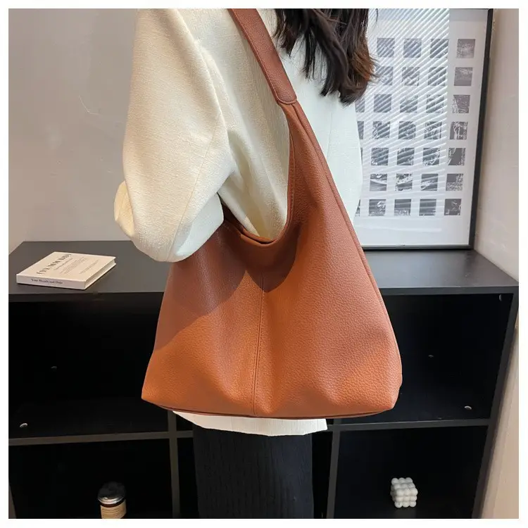 Winter Large Capacity Women's Shoulder Bag Brown Leather - Image 8