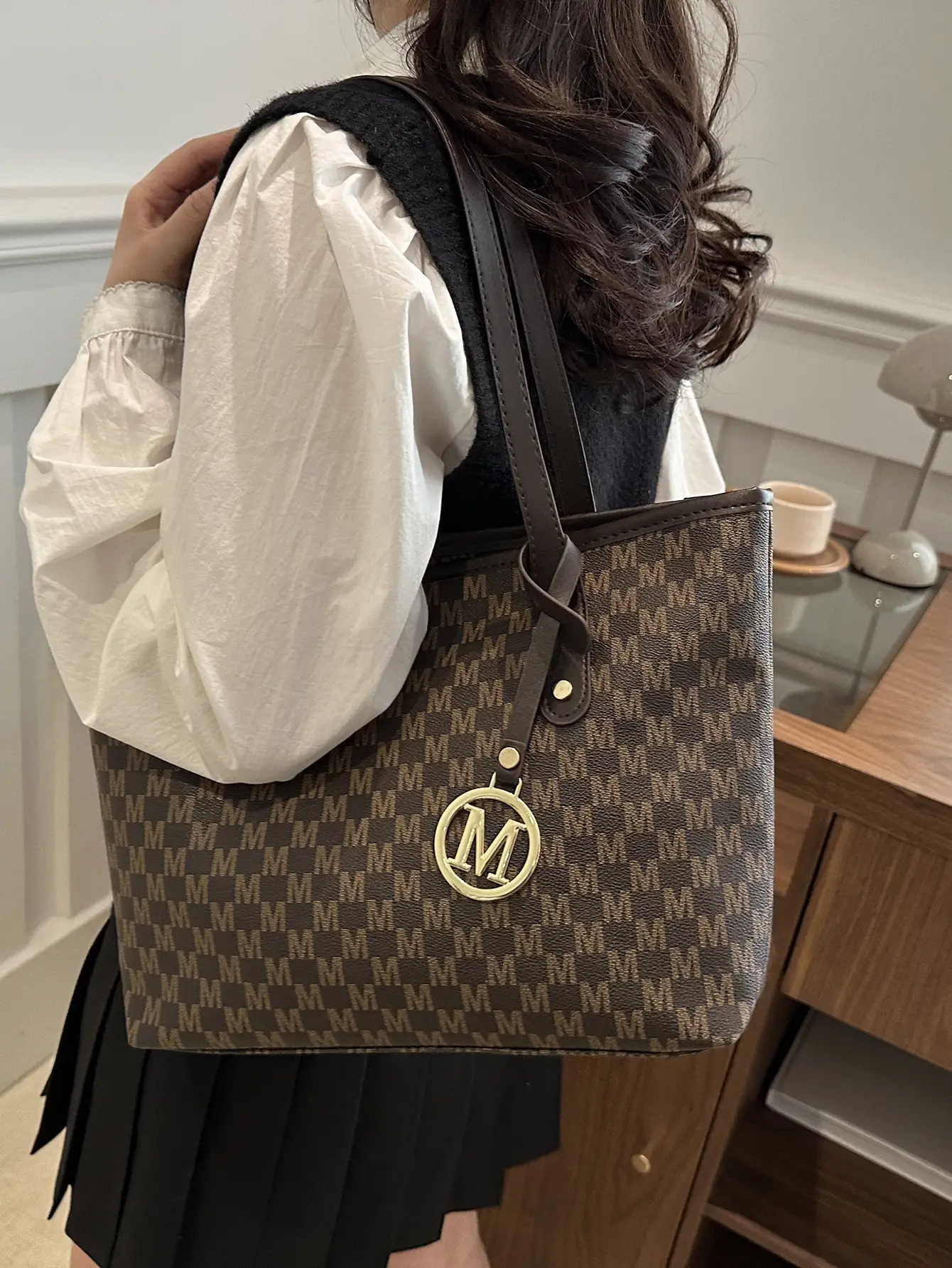 2026 Women's Large Capacity Tote Bag with Monogram Logo