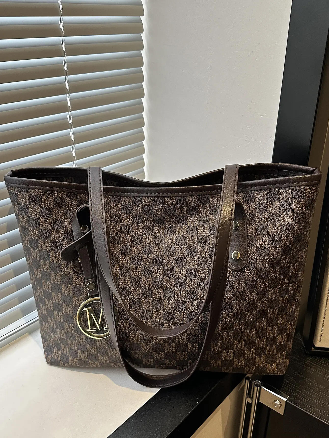 2026 Women's Large Capacity Tote Bag with Monogram Logo