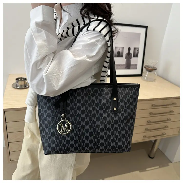 2026 Women's Large Capacity Tote Bag with Monogram Logo — feature 15