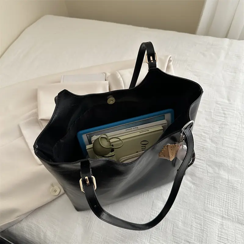 Large Capacity Women's Black Leather Shoulder Bag 2026 - Image 6