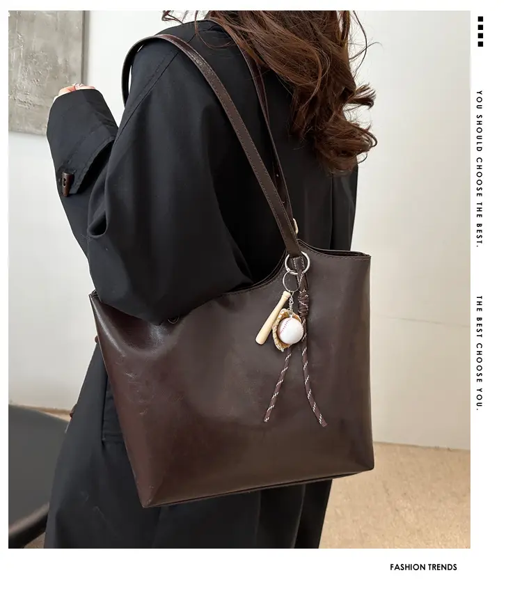 Large Capacity Women's Black Leather Shoulder Bag 2026 — feature 1