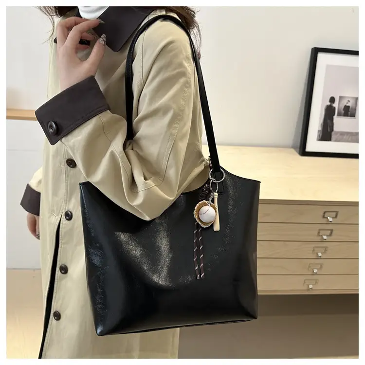 Large Capacity Women's Black Leather Shoulder Bag 2026 — feature 21