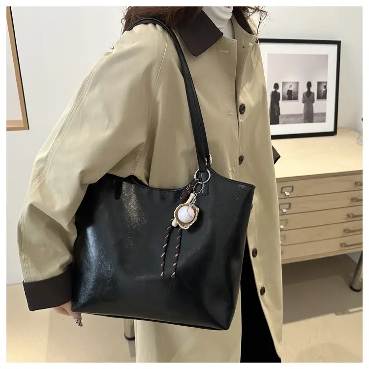 Large Capacity Women's Black Leather Shoulder Bag 2026 — feature 22