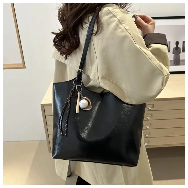Large Capacity Women's Black Leather Shoulder Bag 2026 — feature 23