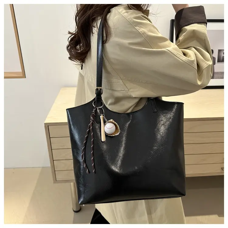 Large Capacity Women's Black Leather Shoulder Bag 2026 — feature 24