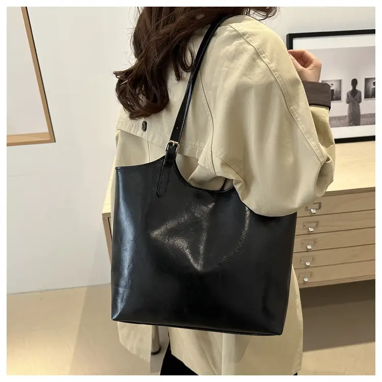 Large Capacity Women's Black Leather Shoulder Bag 2026 — feature 27