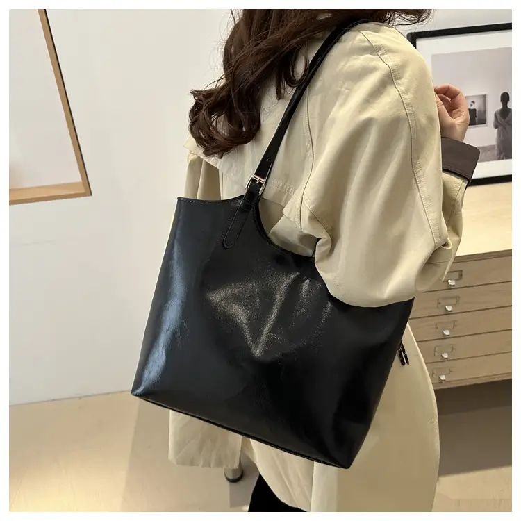 Large Capacity Women's Black Leather Shoulder Bag 2026 — feature 28