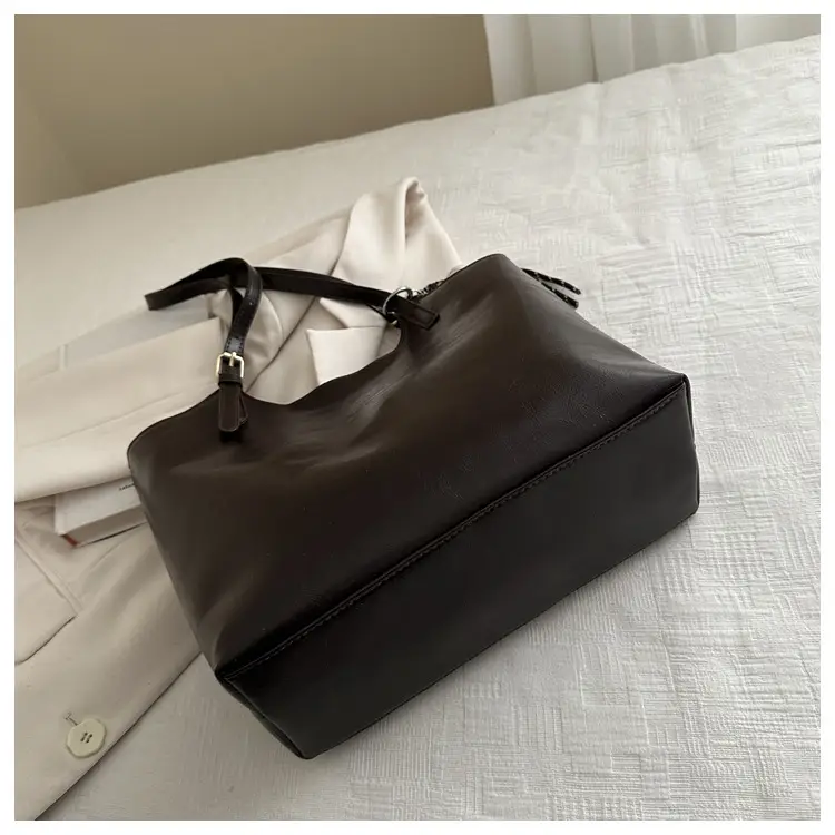 Large Capacity Women's Black Leather Shoulder Bag 2026 — feature 30