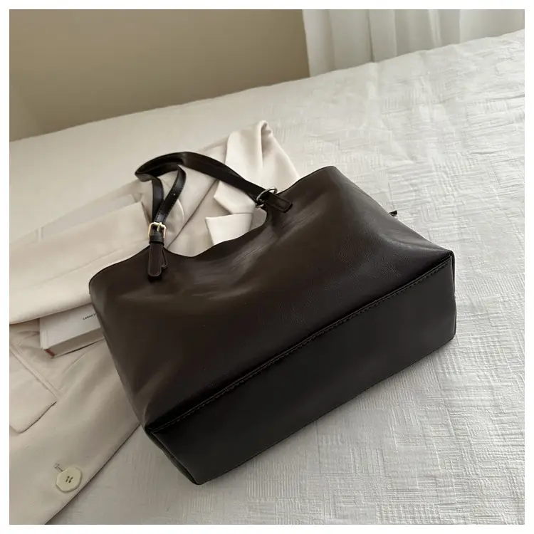 Large Capacity Women's Black Leather Shoulder Bag 2026 — feature 32