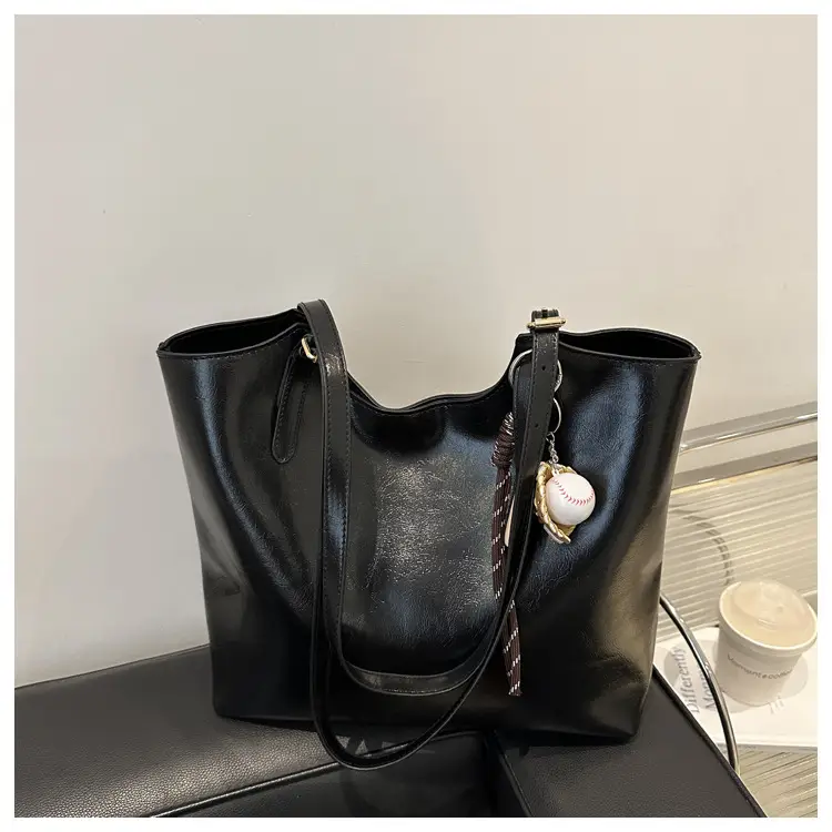 Large Capacity Women's Black Leather Shoulder Bag 2026 — feature 39