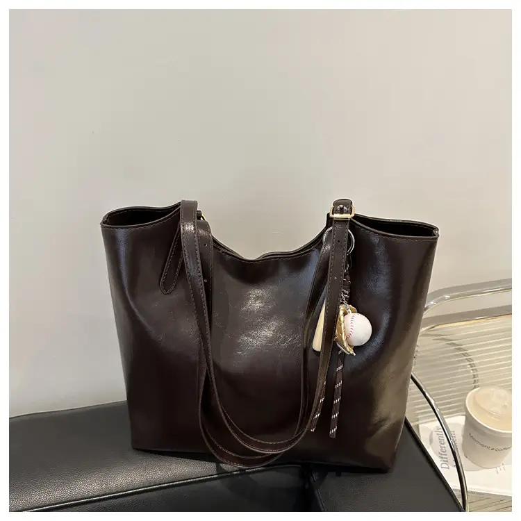 Large Capacity Women's Black Leather Shoulder Bag 2026 — feature 40