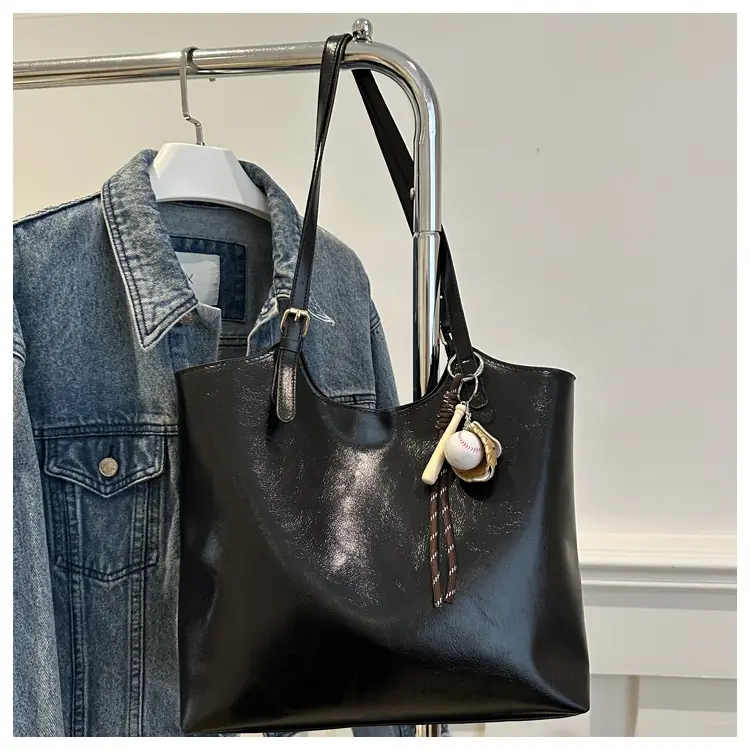 Large Capacity Women's Black Leather Shoulder Bag 2026 — feature 43