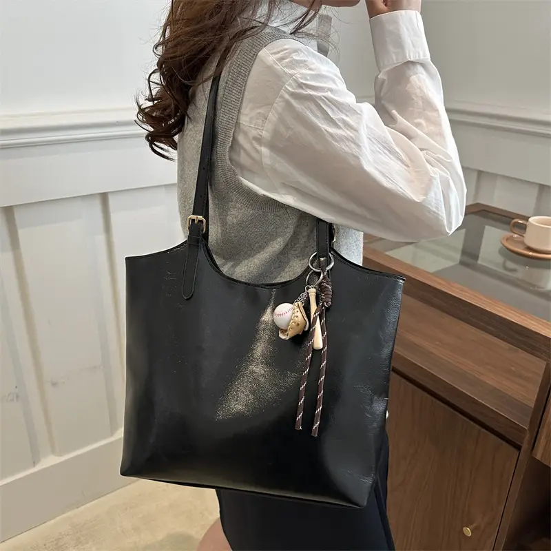 Large Capacity Women's Black Leather Shoulder Bag 2026 - Image 3