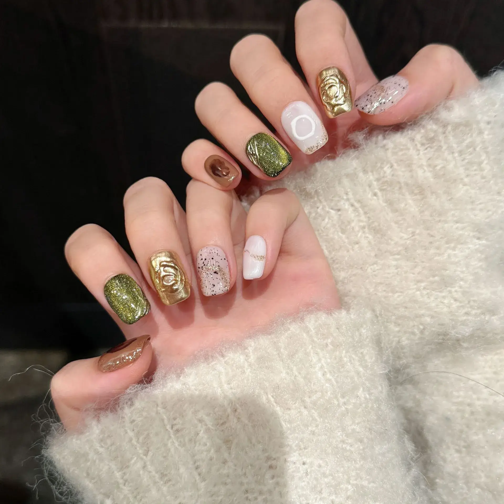 Yihe Gold Glitter Cat's Eye Nail Stickers - Image 3