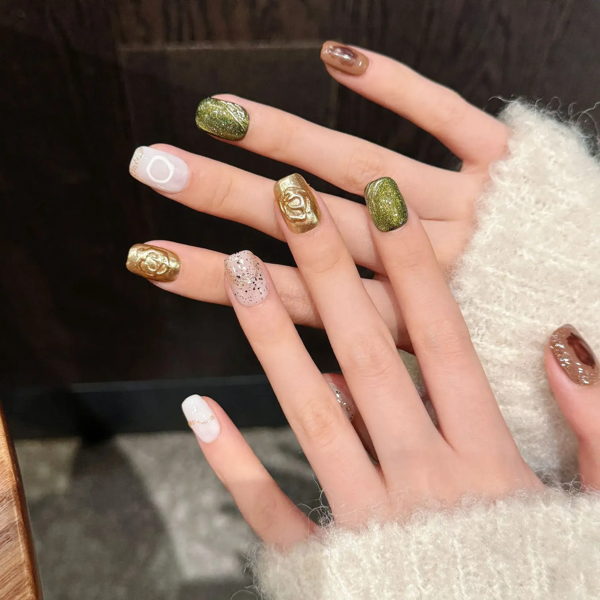 Yihe Gold Glitter Cat's Eye Nail Stickers - Image 4
